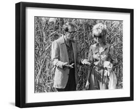 Woody Allen and Mia Farrow BROADWAY DANNY ROSE, 1984 directed by Woody Allen (b/w photo)-null-Framed Photo