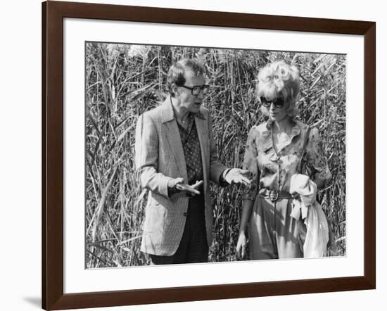 Woody Allen and Mia Farrow BROADWAY DANNY ROSE, 1984 directed by Woody Allen (b/w photo)-null-Framed Photo