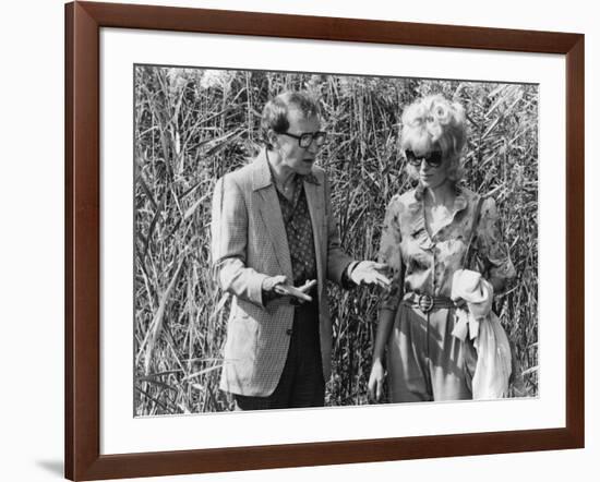 Woody Allen and Mia Farrow BROADWAY DANNY ROSE, 1984 directed by Woody Allen (b/w photo)-null-Framed Photo