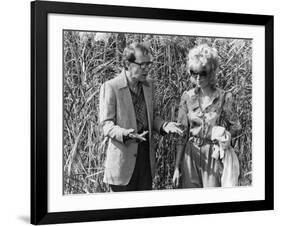 Woody Allen and Mia Farrow BROADWAY DANNY ROSE, 1984 directed by Woody Allen (b/w photo)-null-Framed Photo