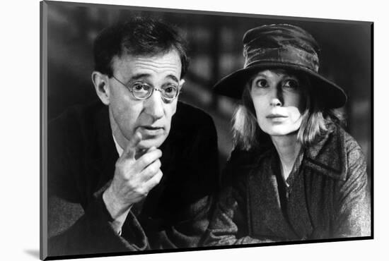 Woody Allen and Mia Farrow SHADOWS AND FOG, 1997 directed by Woody Allen (b/w photo)-null-Mounted Photo