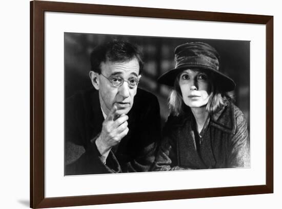 Woody Allen and Mia Farrow SHADOWS AND FOG, 1997 directed by Woody Allen (b/w photo)-null-Framed Photo