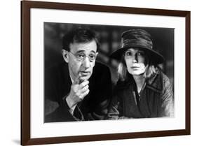 Woody Allen and Mia Farrow SHADOWS AND FOG, 1997 directed by Woody Allen (b/w photo)-null-Framed Photo