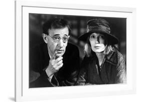 Woody Allen and Mia Farrow SHADOWS AND FOG, 1997 directed by Woody Allen (b/w photo)-null-Framed Photo