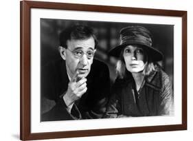 Woody Allen and Mia Farrow SHADOWS AND FOG, 1997 directed by Woody Allen (b/w photo)-null-Framed Photo