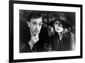 Woody Allen and Mia Farrow SHADOWS AND FOG, 1997 directed by Woody Allen (b/w photo)-null-Framed Photo