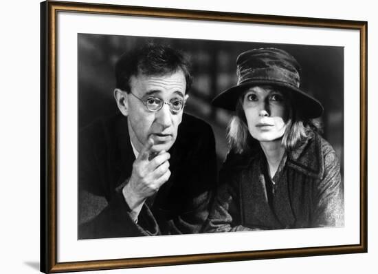 Woody Allen and Mia Farrow SHADOWS AND FOG, 1997 directed by Woody Allen (b/w photo)-null-Framed Photo