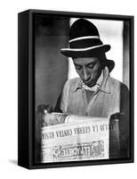 Worker Reading El Machete, Mexico City, 1925-Tina Modotti-Framed Stretched Canvas