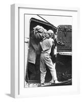 Workers Loading Bananas, Veracruz, 1927-Tina Modotti-Framed Photographic Print