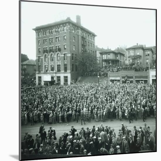 World Series Crowd Watches Scoreboard, 1926-Chapin Bowen-Mounted Giclee Print