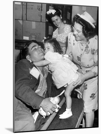 Wounded U.S. Soldier's Homecoming in New York City at the End of World War 2-null-Mounted Photo