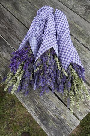 https://imgc.allpostersimages.com/img/posters/wrapped-bouquets-of-dried-lavender-at-lavender-festival-sequim-washington-usa_u-L-PIECSU0.jpg?artPerspective=n