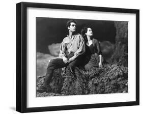 Wuthering Heights, Laurence Olivier, Merle Oberon, 1939-null-Framed Photo