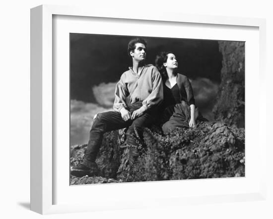 Wuthering Heights, Laurence Olivier, Merle Oberon, 1939-null-Framed Photo