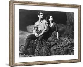 Wuthering Heights, Laurence Olivier, Merle Oberon, 1939-null-Framed Photo