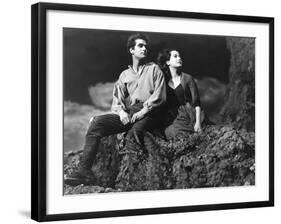 Wuthering Heights, Laurence Olivier, Merle Oberon, 1939-null-Framed Photo