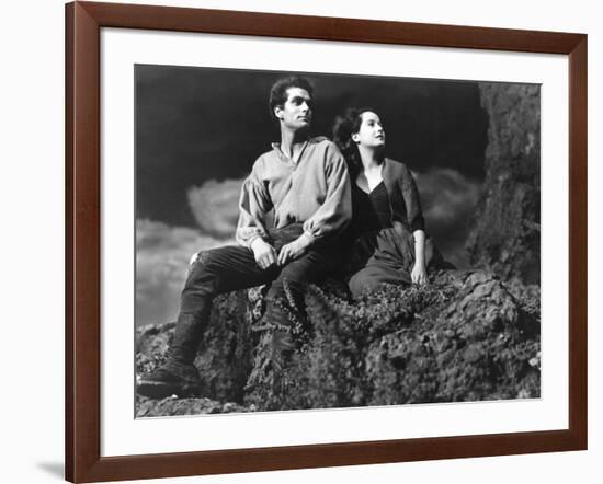 Wuthering Heights, Laurence Olivier, Merle Oberon, 1939-null-Framed Photo