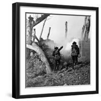 WWI, American Soldiers Charging Under Fire-Science Source-Framed Giclee Print
