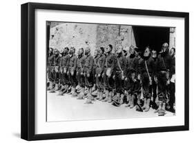 WWI, U.S. Marines, Gas Mask, 1918-Science Source-Framed Giclee Print