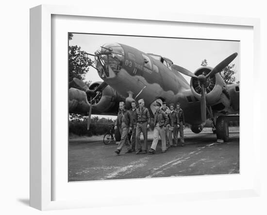 WWII Flying Fortress Crew 1942-null-Framed Premium Photographic Print