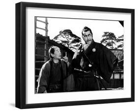 Yojimbo, (aka The Bodyguard), Ikio Sawamura, Toshiro Mifune, 1961-null-Framed Photo