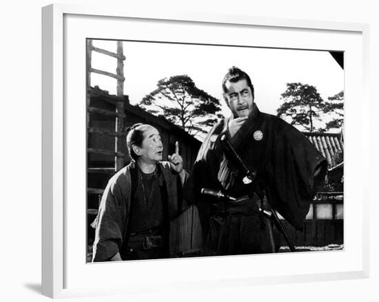 Yojimbo, (aka The Bodyguard), Ikio Sawamura, Toshiro Mifune, 1961-null-Framed Photo