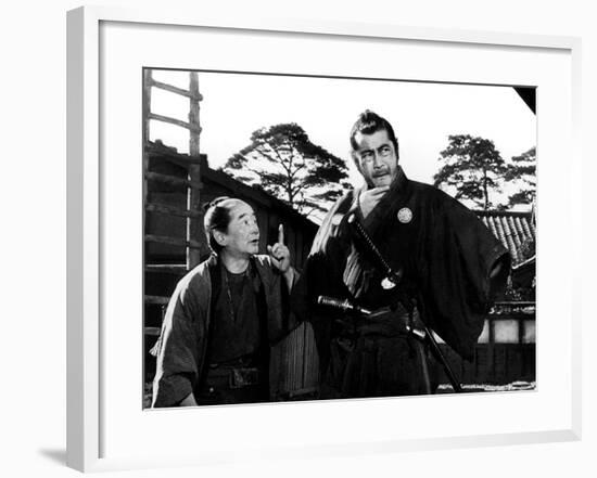 Yojimbo, (aka The Bodyguard), Ikio Sawamura, Toshiro Mifune, 1961-null-Framed Photo