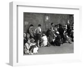 Young Parisians Leaving for the Cantal Département (1935)-null-Framed Photographic Print