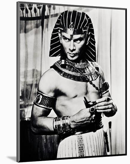 Yul Brynner-null-Mounted Photo