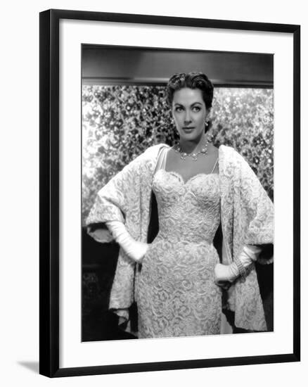 Yvonne by Carlo (1922 2007) actrice d'origine canadienne naturalisee americaine, ici en, 1956 (b/w-null-Framed Photo