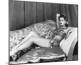 Yvonne De Carlo-null-Mounted Photo