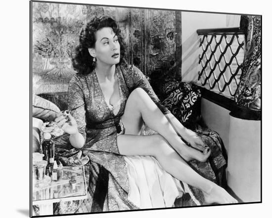 Yvonne De Carlo-null-Mounted Photo