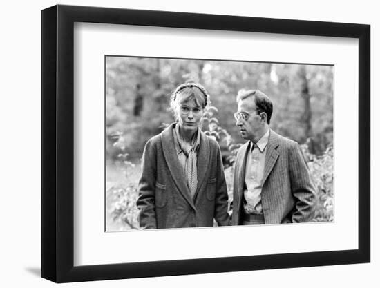 Zelig by WoodyAllen with Mia Farrow and Woody Allen, 1983 (b/w photo)-null-Framed Photo