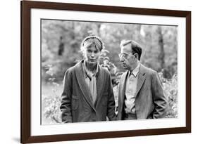 Zelig by WoodyAllen with Mia Farrow and Woody Allen, 1983 (b/w photo)-null-Framed Photo