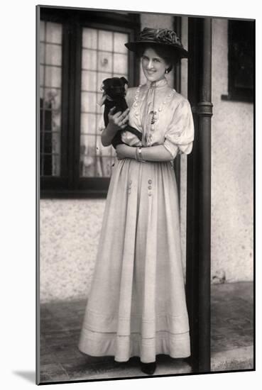 Zena Dare (1887-197), English Actress, Early 20th Century-Foulsham and Banfield-Mounted Giclee Print