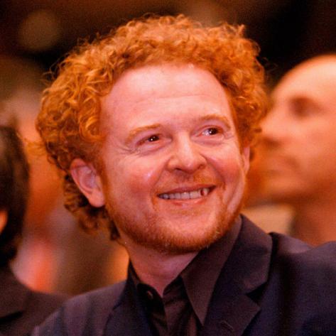 ¿Qué Estás Escuchando? - Página 11 Mick-hucknall-singer-with-simply-red-listens-to-speech-by-tony-blair-labour-party-conference-1997_a-G-3961206-4990795