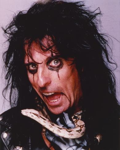 Le Bar à Domi - Page 11 Movie-star-news-alice-cooper-making-a-wacky-face-in-a-close-up-portrait_a-G-14438036-13198925