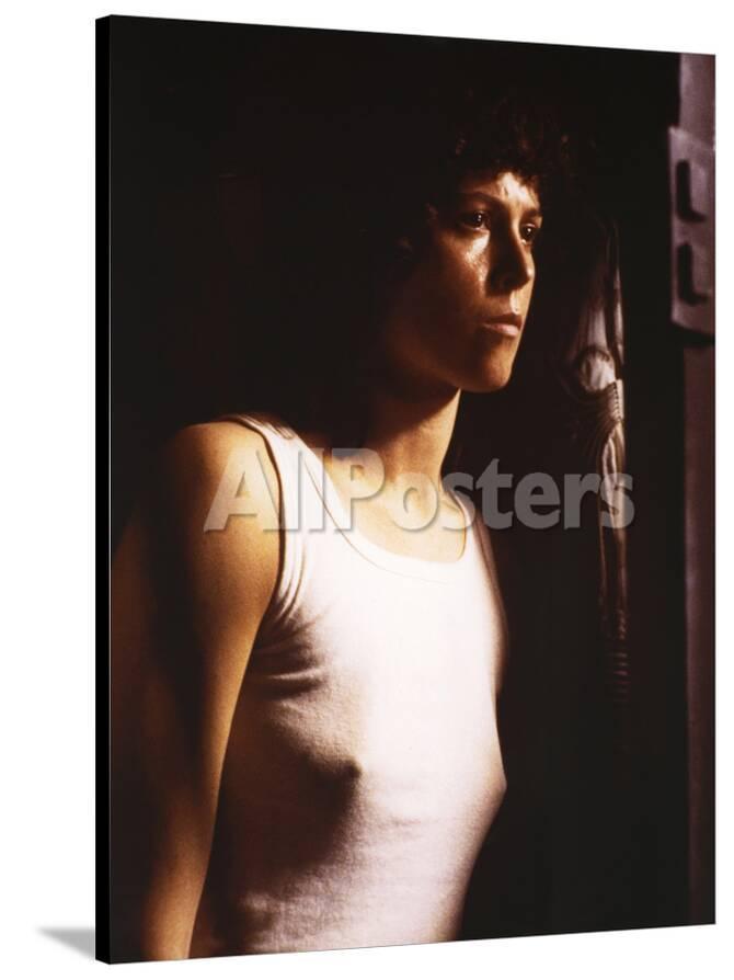 Alien 1979 Directed By Ridley Scott With Sigourney Weaver Photo Photo Allposters Com