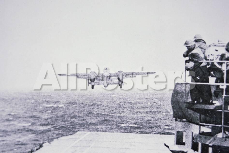 The Doolittle Raid On Tokyo 18th April 1942 One Of 16 B 25 Bombers Leaves The Deck Of Uss Hornet Photographic Print American Photographer Allposters Com