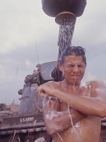 co-rentmeester-soldier-of-the-11th-armored-regiment-in-vietnam-taking-a-shower_a-G-4329318-4990704.jpg