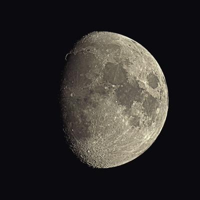 Watch for the Waxing Gibbous Moon to Pair Up with Antares - Superb Skywatching Eckhard-slawik-waxing-gibbous-moon_a-L-10018707-14258396