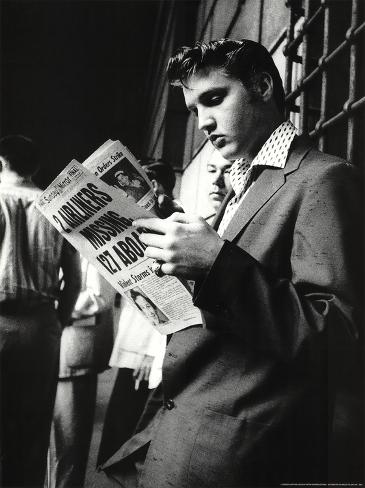Elvis presley reading sunday mirror Elvis presley reading sunday mirror