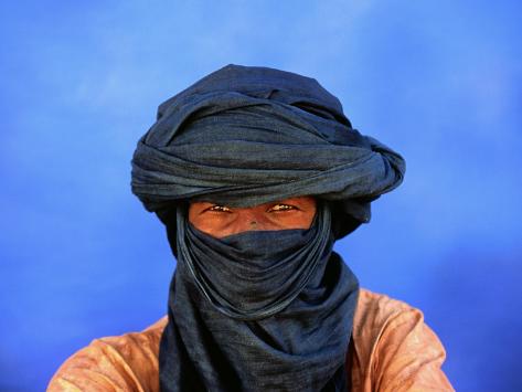 https://imgc.allpostersimages.com/img/print/posters/frans-lemmens-retrato-de-un-hombre-tuareg_a-G-7898179-4990875.jpg