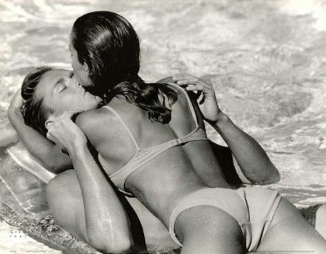 Couple Kissing on Beach' Prints - Gilbert King | AllPosters.com