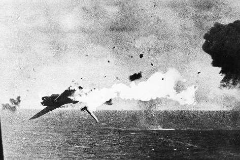 japanese-kamikaze-plane-shot-down-by-a-us-warship-1940s_a-G-12659054-4990831.jpg