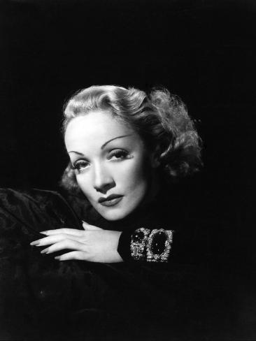 marlene-dietrich-1943_a-G-9733834-14258389.jpg