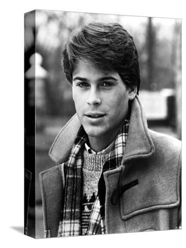 オールポスターズの Movie Star News「Rob Lowe in Coat Black and White ...