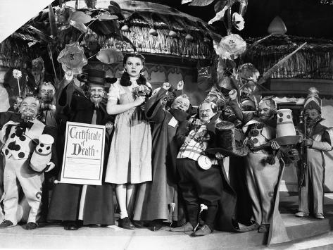 'the wizard of oz' debuts in bangor Wizard Of Oz Cast Posed in Group Picture Photo by Movie Star News - AllPosters.ca