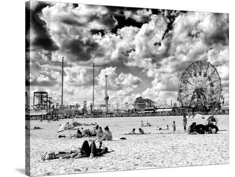 Vintage beach wonder wheel black and white photography coney island brooklyn new york us Vintage beach wonder wheel black and white photography coney island brooklyn new york us
