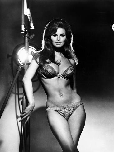 raquel-welch-portrait-from-the-film-beda